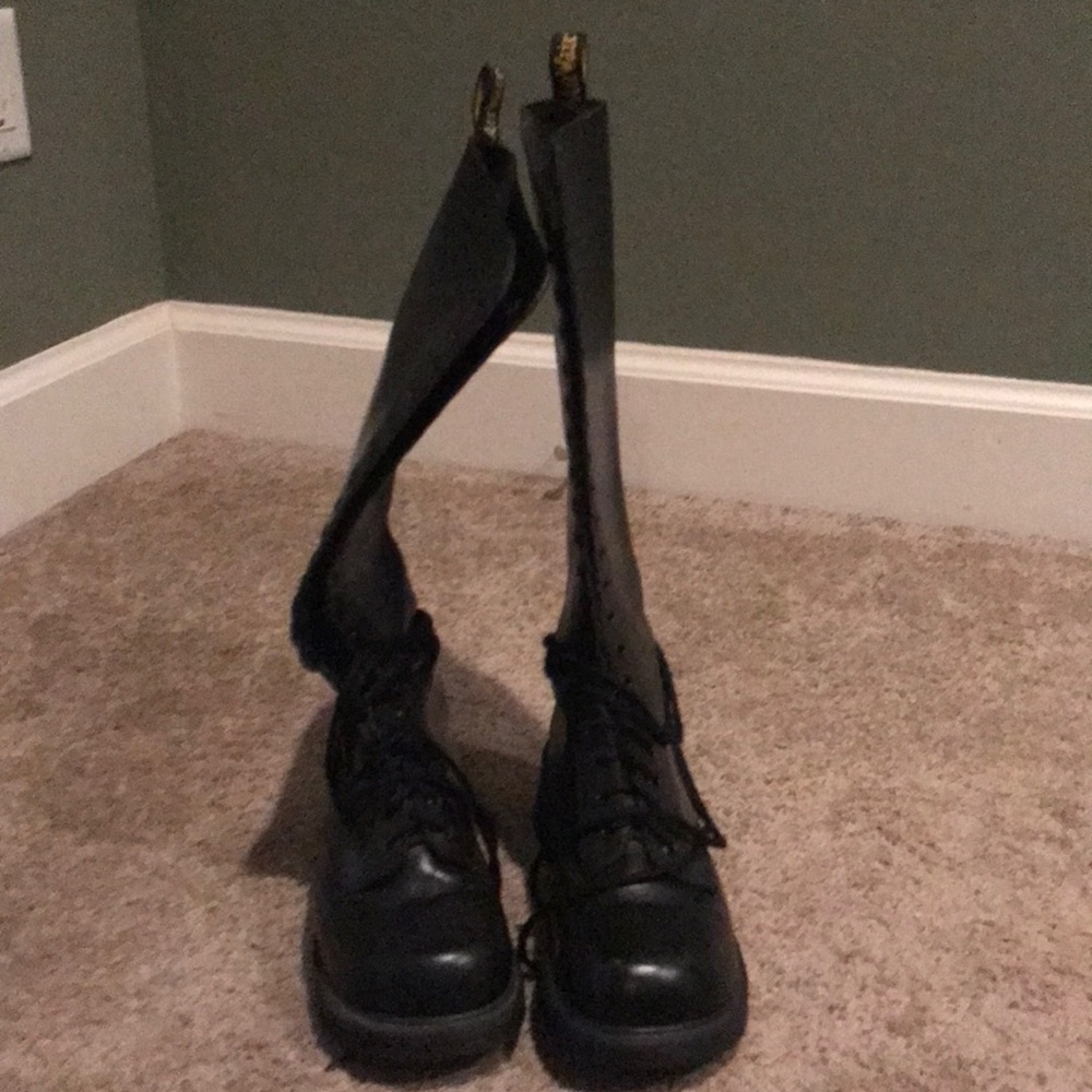 Doc Marten’s 12270 20 Eye High Knee Boot